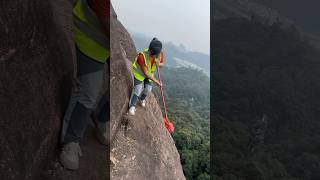 ঘন্টায় ১০ হাজার টাকা দিলে এই কাজ করবেন?