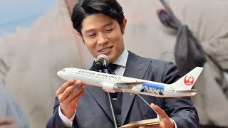 鈴木亮平、自身の顔写真入り「西郷どん」の飛行機就航にロマン感じる