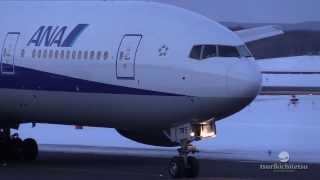 【Full HD】雪の新千歳空港　ANA B777 200ER  @New Chitose