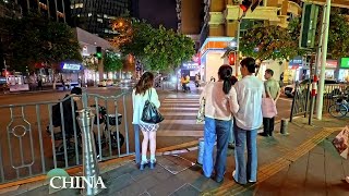 夜晚漫步厦门街头，岛内的人口确实少了很多Walking the streets of Xiamen at night, it is not as lively as before#china