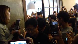 [FANCAM] 140922 Sungmin going up at Wiki Cafe