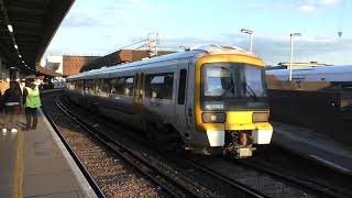 (HD) Southeastern Yellow 465908 \u0026 Blue 465238 depart the Old London Bridge - 25/5/15