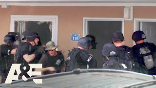 Kansas City SWAT: Stabbing Suspect Barricades Himself in Hotel Room | A\u0026E