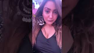 Aashika bhatia deep cleavage