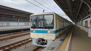 小田急8000形千歳船橋駅発車（各駅停車本厚木行き）