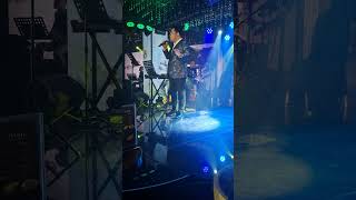 Quang Lê lần đầu tiên hát live Người em Vỹ Dạ