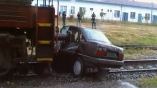 Zrážka vlaku s autom / Train collision with car