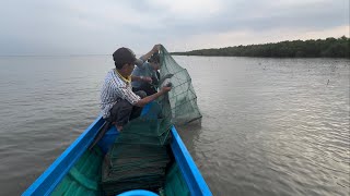 1489 / Thăm lú nấu ăn trên căn chòi ngoài biển