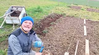 Quoi faire dans le jardin au 21 février. Fraisiers et échalotes  redif  travaux  maman