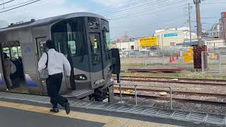 快速との連絡後に発車する阪和線225形5100万代