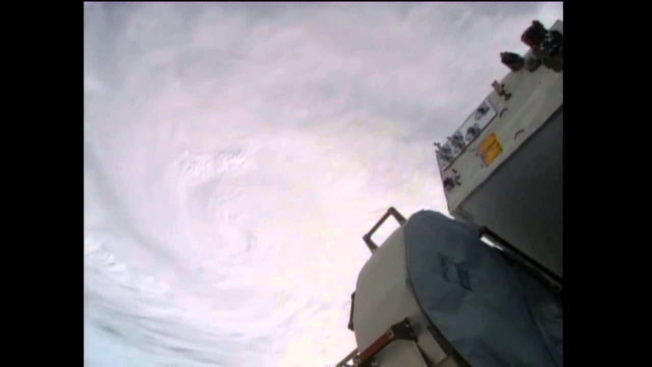 Super-Typhoon Haiyan Seen From International Space Station - YouTube