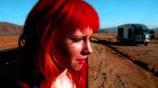 Paramore - Breathe