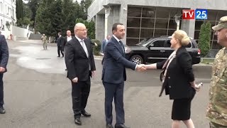 ირაკლი ღარიბაშვილის პირველი სამუშაო დღე თავდაცვის სამინისტროში