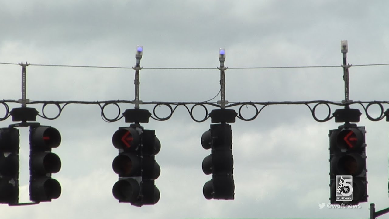 Blue Lights Help Stop Red Light Runners - YouTube