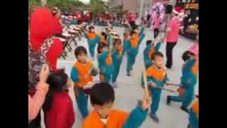 希望城堡幼兒園103年聖誕嘉年華  讓愛傳出去  獅子班與天鵝班表演  We will rock you2