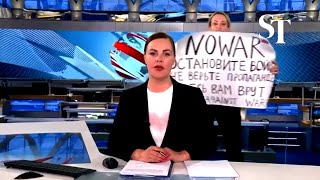 Anti-war protester disrupts live Russian state TV news