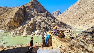 Daily life of a nomadic family in the Zagros Mountains, fixing the kitchen ceiling✨💥