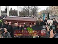 Гроб с телом Геннадия Кернеса вынесли из Оперного театра под аплодисменты