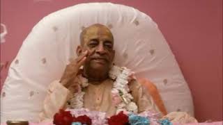 Prabhupada 0609 ତୁମେ ଅନେକ ଅଛ ହରେ କୃଷ୍ଣ ମନ୍ତ୍ର ଜପ କରୁଛ । ତାହା ହେଉଛି ମୋର ସଫଳତା