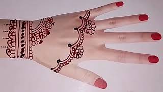 A very unique yet modern design that can only be done by an expert henna artist