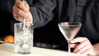 How to Stir a Cocktail - DrinkSkool Bar Techniques