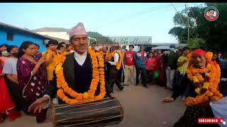 दाङको बङ्गलाचुलि मुर्कुटि  बजारमा पुरानो सांस्कृतिक भैलो  नाचँ  प्रस्तुत  गर्दै आ-आफ्नो ठाउँबाट