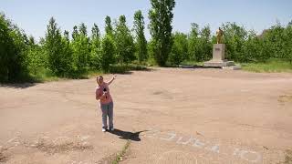 В старом парке поселка Новоорск установлены таблички с фамилиями казаков героев 5