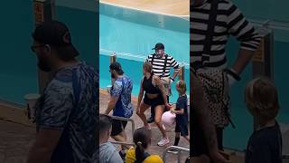 Hot Woman Dances up on Tom | Tom the Seaworld Mime