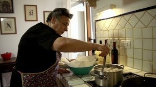 Sicily: Why Anthony Bourdain is on the lookout for a grandma (Parts Unknown, Italy)