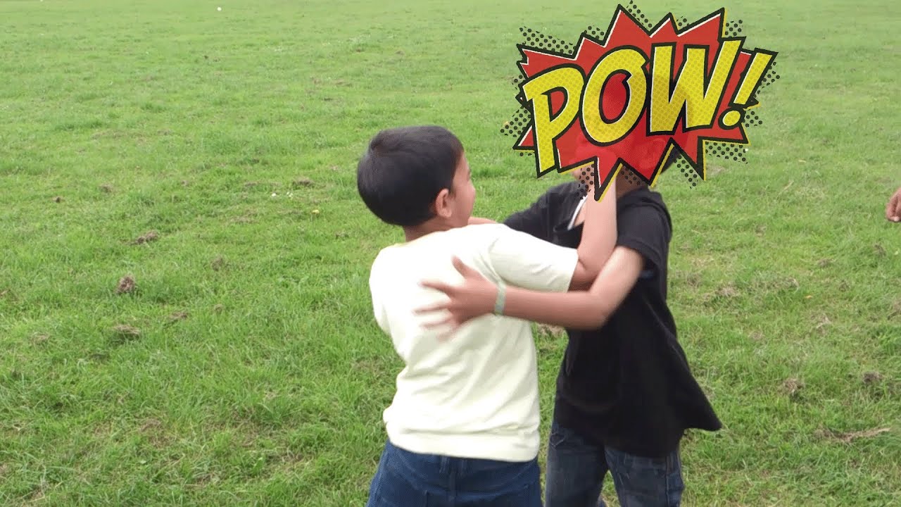 2 Kids Fighting - YouTube