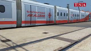 Le tramway d'Alger habillé aux couleurs d'Air Algérie
