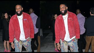 Odell Beckham Jr. Helps out a Photographer Who Trips and Falls trying to take Hi