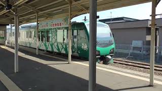 JR板柳駅　リゾートしらかみ4号 秋田行き到着【五能線・HB-E300系 橅編成・8524D】　2021.06.07