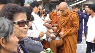 งานทำบุญตักบาตรปีใหม่60วัดพระธาตุโพธิ์ทอง อ อู่ทอง จ สุพรรณบุรี