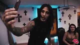 Ronnie Radke's makeup tutorial with Saraya (2018)