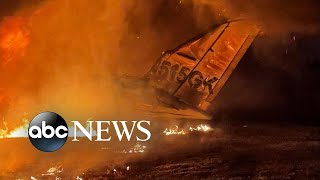 2 dead as small plane crashes at Ohio car dealership