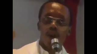 Discours  Jean Bertrand  Aristide  quand il était  prête  à. l'église  Saint Jean Bosco.