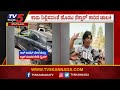 ಕಾರ್ ಬಾನೆಟ್ ಮೇಲೆ ಬಿದ್ರೂ ಸ್ಟಾಪ್ ಮಾಡದ ಲೇಡಿ ಡ್ರೈವರ್ bengaluru tv5 kannada