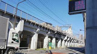 西日暮里付近を散策した(道灌山通りから路地へin)京成上野行電車通過