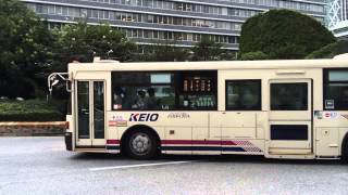 新宿駅西口の京王バス東　Keio Bus in front of Shinjuku Station  (2014.9)