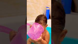 Funny Moments: Baby Quenches Thirst in the Bath 🛁 #cute #babyshorts #babyclips #funny #cutebaby