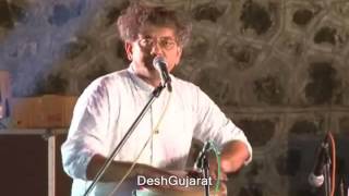 Amazingly speedy moving fingers of Taufiq Qureshi, that too in mindblowing rythm