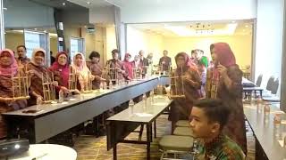 Indonesia Pusaka iringan Angklung