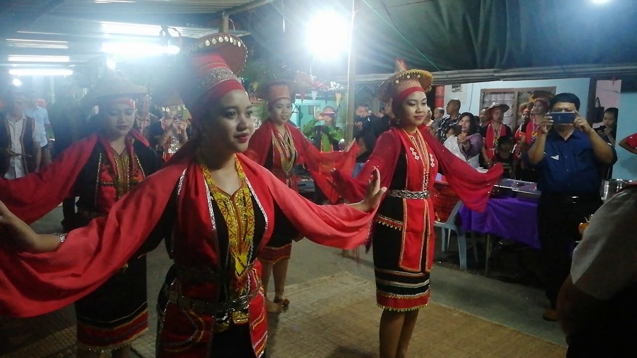 Tarian Tradisional Kaum Bidayuh - Andrea Ogden