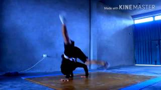 Bboy Eddy (D'klle Crew) - Training Powermoves Muchmills double (From Peru)