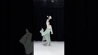 #中国古典舞 清明雨上-一枚仙贝彤 chinese classical dance #classicaldance #chineseclassicaldance #古典舞 #国风 #舞蹈