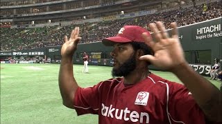 【プロ野球パ】スタメン外れたペーニャ、ベンチ前でシュールな動き 2015/04/22 H-E