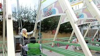 Oma Ella auf der Schiffschaukel Oktoberfest 2012