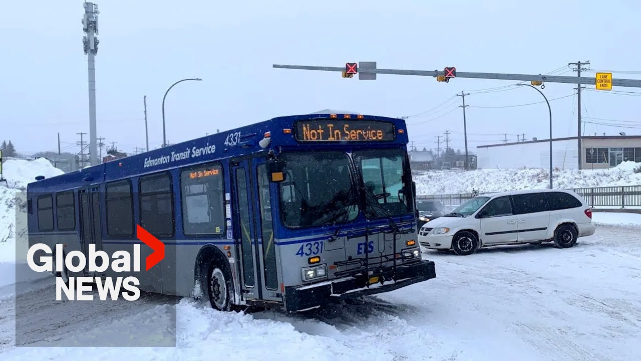 Alberta Clipper Storm System Dumps A Foot Of Snow Onto Edmonton - YouTube