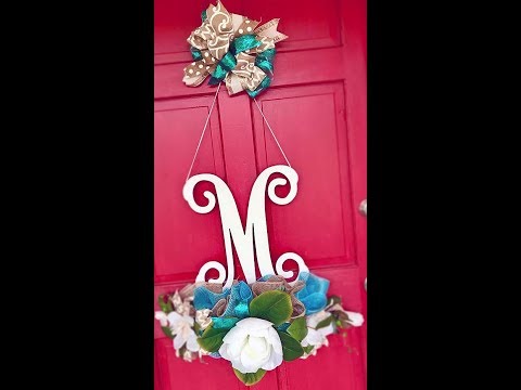 How to make a deco mesh letter door decoration How to make a deco mesh letter door decoration
